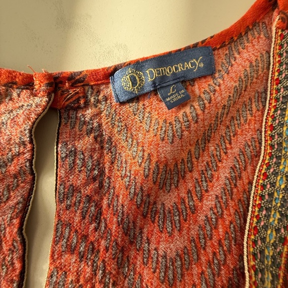 Democracy Women's Multicolor Zigzag Top size Large - Picture 4 of 5